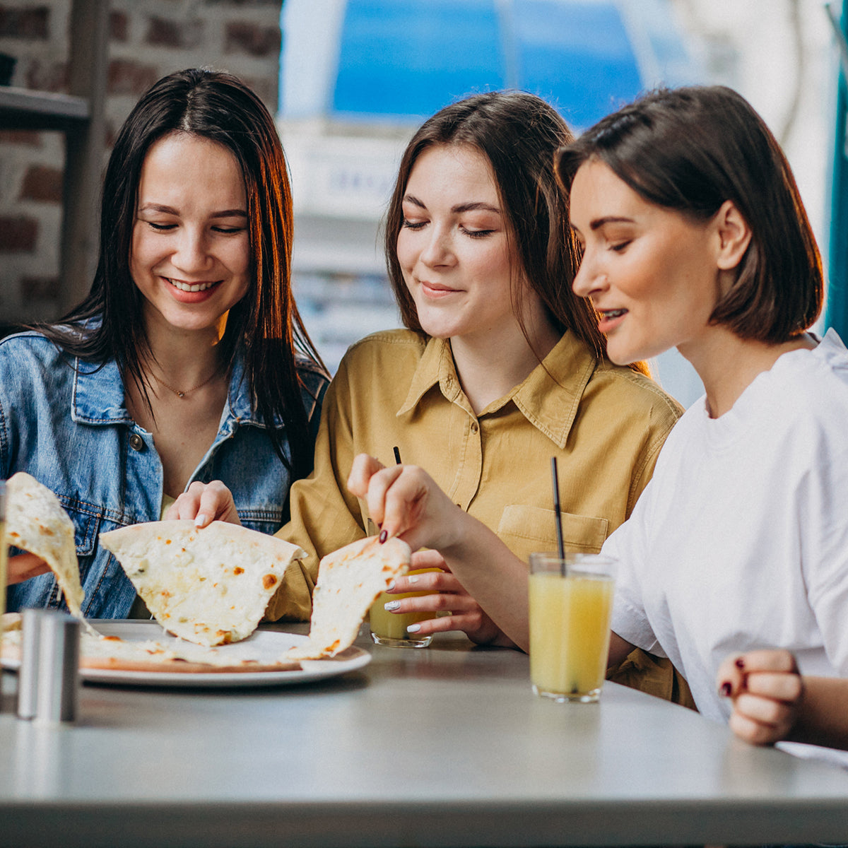 Look para comida informal con amigas: ideas prácticas para mujeres curvy