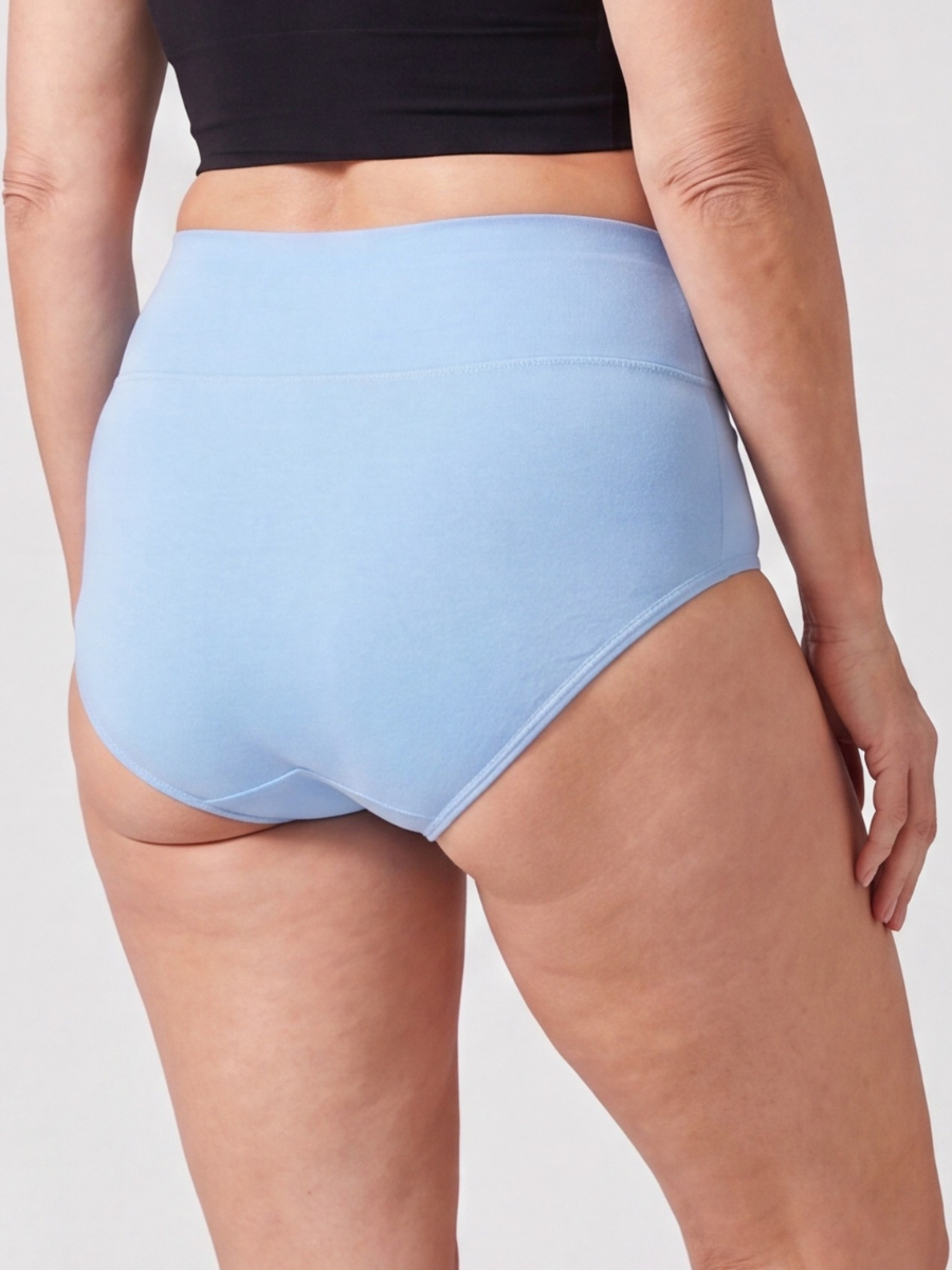 Braga de algodón tiro alto color celeste, vista lateral - Aura Wear | shapewear tallas grandes