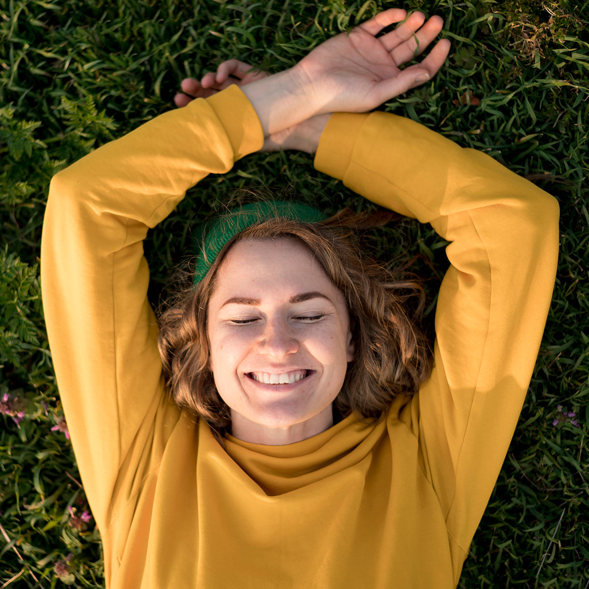 Cómo tener una mentalidad positiva: guía realista para mujeres que quieren sentirse bien por dentro y por fuera